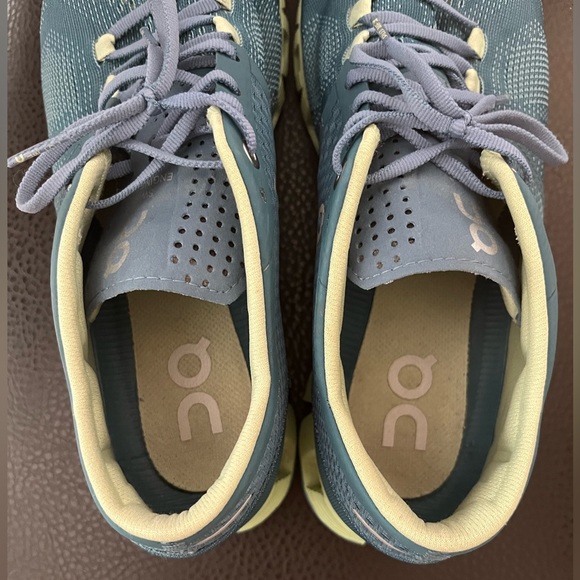 On Cloud Shoes - Picture 4 of 4